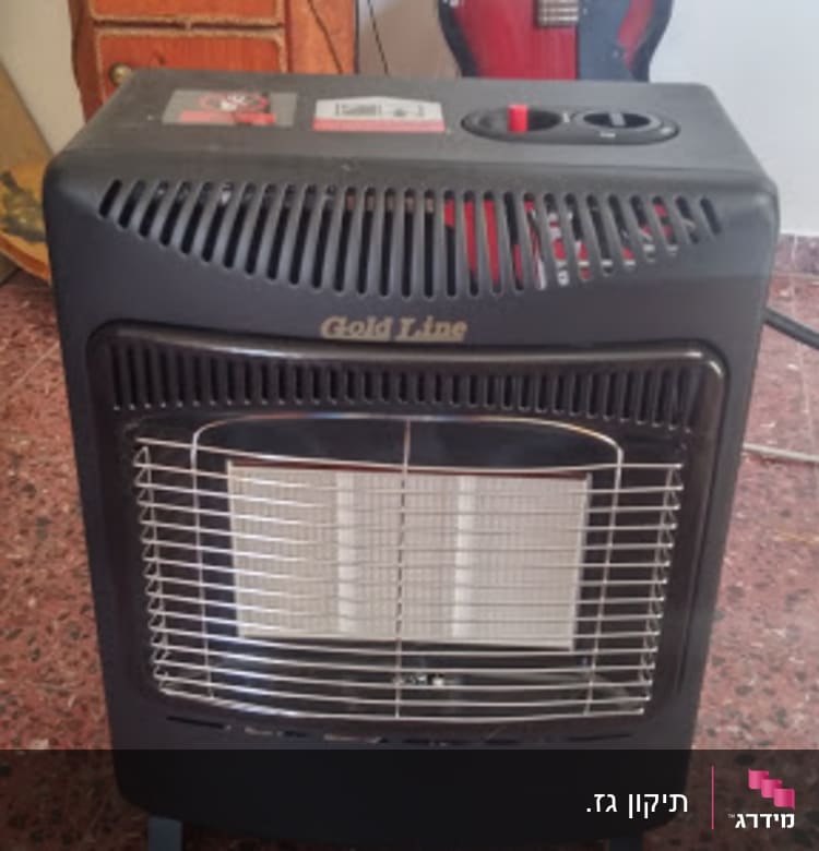 תנור חימום גז שחור עם גריל קדמי